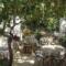 Al mattino l' agriturismo serve la  ricca colazione  del contadino “a buffet”,inclusa nella tariffa.