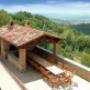 La terrazzza con barbecue e forno a legna