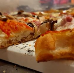 Pizzeria Pizza Style
