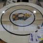 Rosone in marmo con fiori