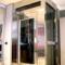 Piattaforma elevatrice (miniascensore) con incastellatura rivestita in acciaio inox