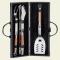 Set Barbecue 3 accesori acciaio e legno, con borsa in pelle nera.