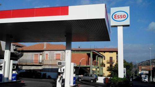 Distributore Esso  Di Abate Giosuè