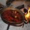 Si cucina sul fuoco in inverno