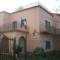 Panoramica B&B, giardino, ingresso porticato, posto auto, terrazzi, balconi.