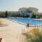 Piscina a sfioro. Villaggio Turistico