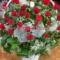 cesto di rose rosse