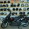 Ampia esposizione di caschi e bauletti Givi.