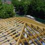 Tetto in legno lamellare in fase di costruzione