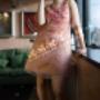 abito in organza con applicazioni floreali