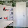 Minimalismo ed eleganza porta complanare in legno