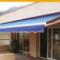 Tenda a bracci estensibili con catena inox Tenda fornita con comando ad argano