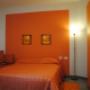 mono arancio