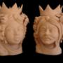 Testa di moro con corona e frutta in terracotta.