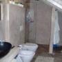 Caricato da visitatore il 30/05/2017 - bagno realizzato con rivestimento e pavimento in tonachbino lamato