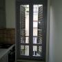 finestra balconata in lamellare decapata grigia