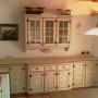 Cucina su misura decorata a mano