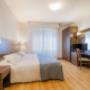 Guest room with queen bed(s)