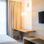 Guest room with queen bed(s)