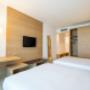 Guest room with queen bed(s)