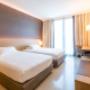 Guest room with queen bed(s)