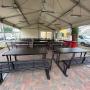 Set Tauri con panchine con schienale