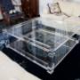 tavolo da salotto in plexiglass