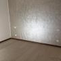 Caricato da visitatore il 23/02/2018 - Pavimento in Parquet rovere sbiancato e parete in decorazione argento