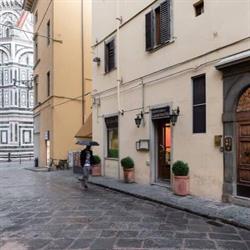 ADELAIDE HOUSE DI ANGELINO GRAZIA