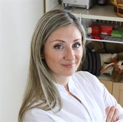 Dott. Sara Lazzari - Osteopata (Neonatale-Adulto)- Medico Fisiatra