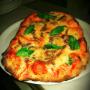 "Pinsa" Napoli con pachini basilico e mozzarella di bufala