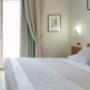 Guest room with double bed(s)