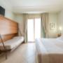 Guest room with double bed(s)