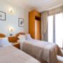 Guest room with double bed(s)