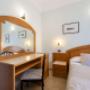 Guest room with double bed(s)