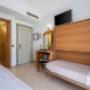 Guest room with double bed(s)