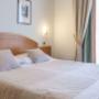 Guest room with double bed(s)