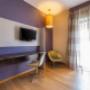 Guest room with double bed(s)