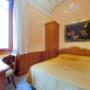 Guest room with single bed