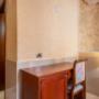 Spacious guest room