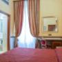 Guest room with single bed