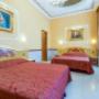 Guest room with double bed(s)