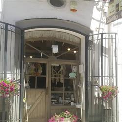 Country house store