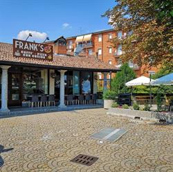 Frank's Caffe & Pizza con cucina