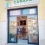 Insegna e vetrina Canapaio