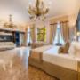 Suite with double bed(s)