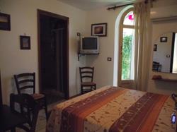 Villa Genna - All apartment with Bed & kitchen & Garden & Pool & Parking