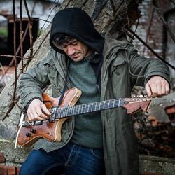 Tu Guitars Liuteria Moderna di Antonio Ghezzani con sede a Livorno.