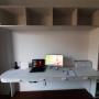 Scrittoio sagomato su misura , zona studio- lavoro , smartworking .