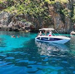 Màkari Rent Boat
